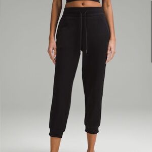 Lululemon Cropped Scuba Jogger